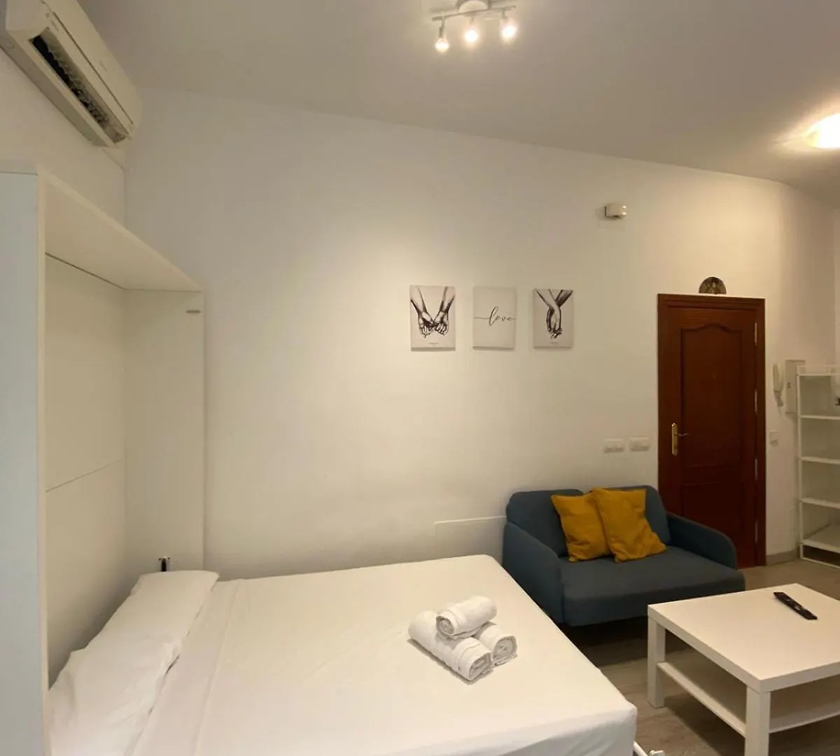 Lägenhet Estupendo Estudio Al Lado De Plaza La Merced Málaga