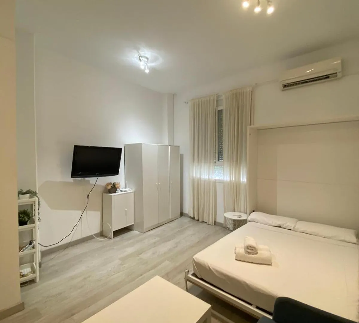 Estupendo estudio al lado de plaza la Merced Málaga