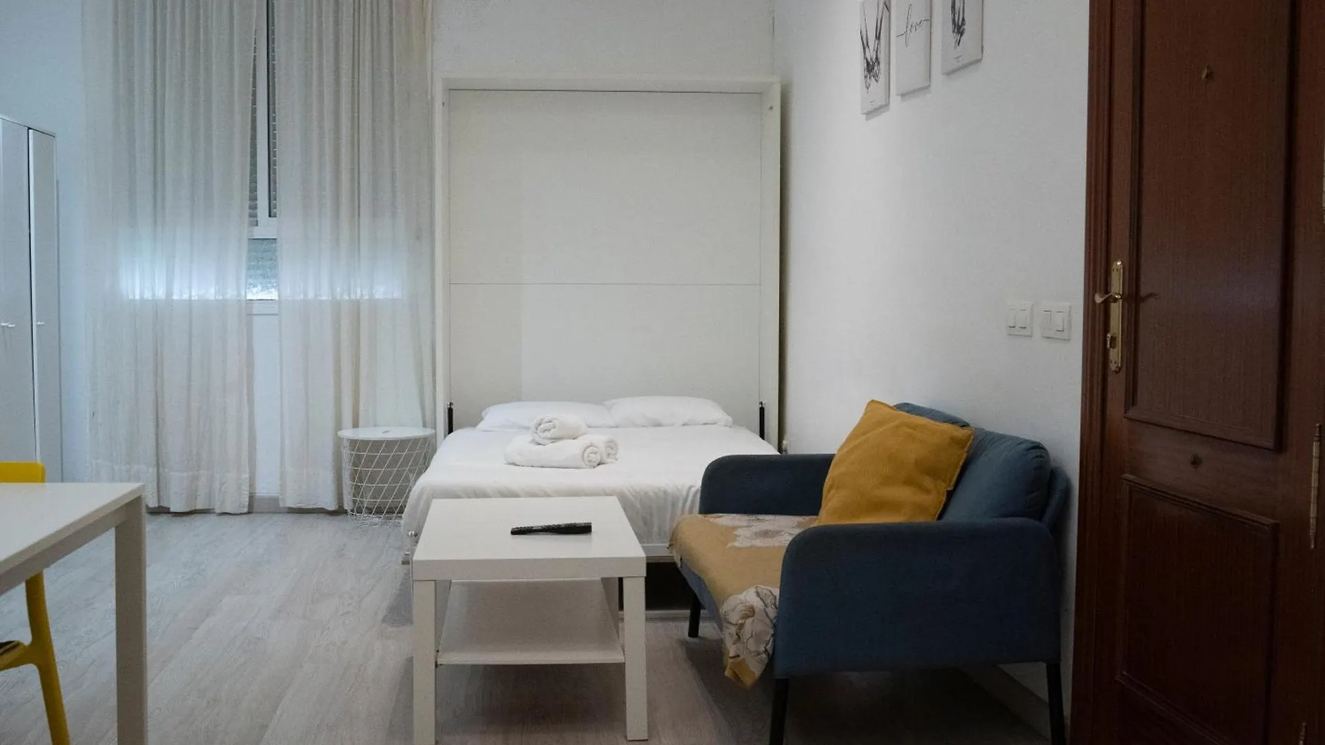 Estupendo estudio al lado de plaza la Merced Málaga Apartamento